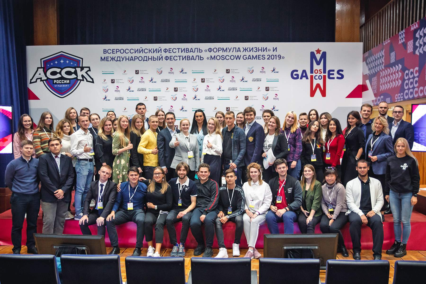 Ведущий специалист Спортивного студенческого клуба ВГУЭС Виктория Мироненко обсудила возможности развития массового студенческого спорта на Всероссийском фестивале добровольчества «Формула жизни»