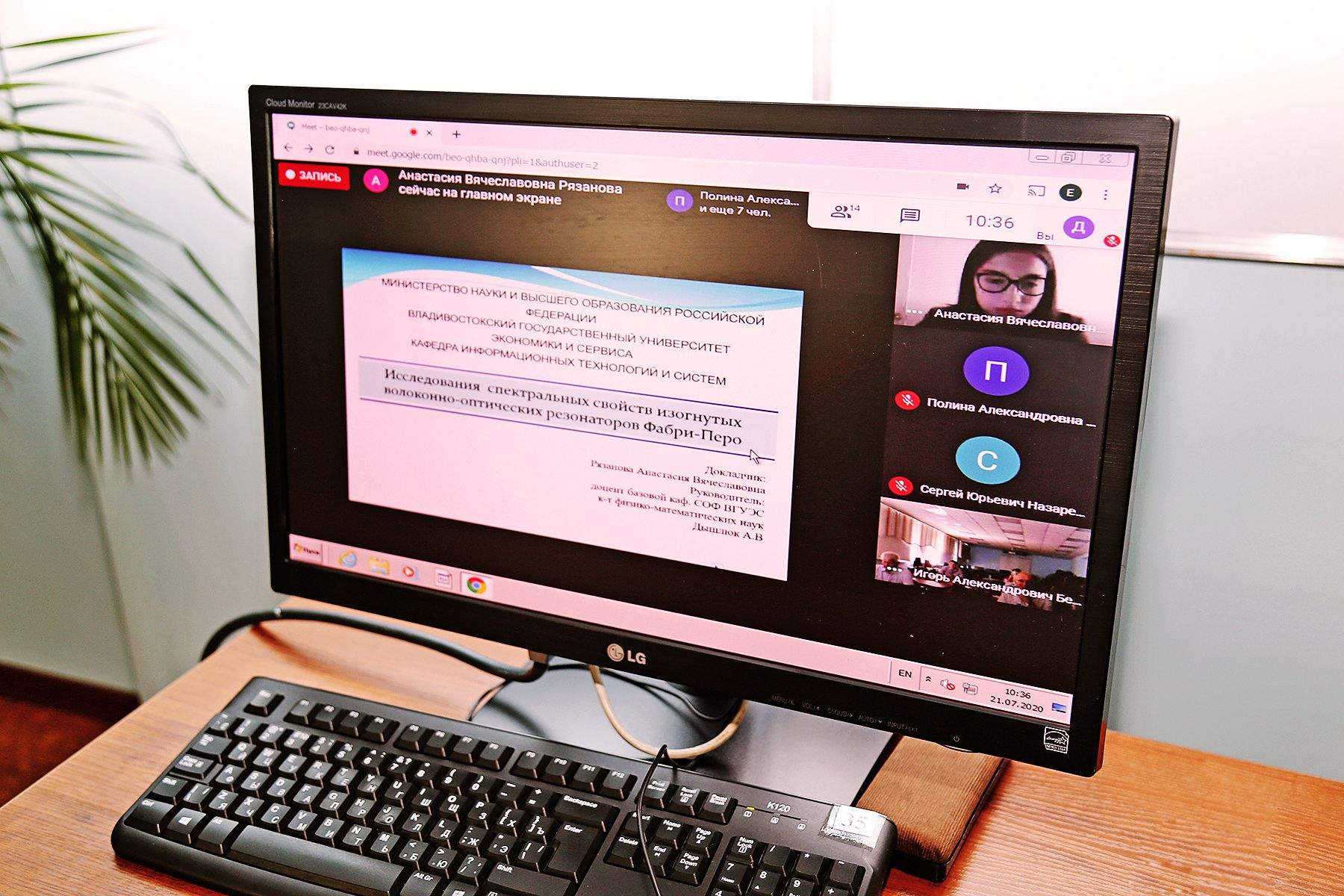 Выпускники ВГУЭС разработали систему информационного обеспечения безопасности участников дорожного движения и электронный комплекс беспилотного летательного аппарата