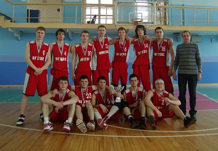 Баскетбольная команда ВГУЭС не перестает радовать своими победами