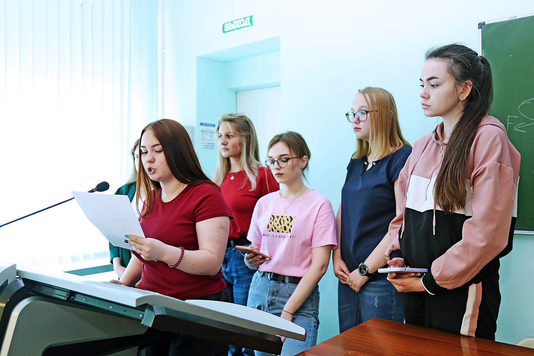 Студенты кафедры международного маркетинга и торговли ВГУЭС адаптируют чек-листы по заказу министерства промышленности и торговли Приморского края