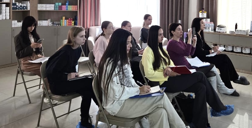 Студенты-косметологи прошли обучение по работе с российскими профессиональными брендами