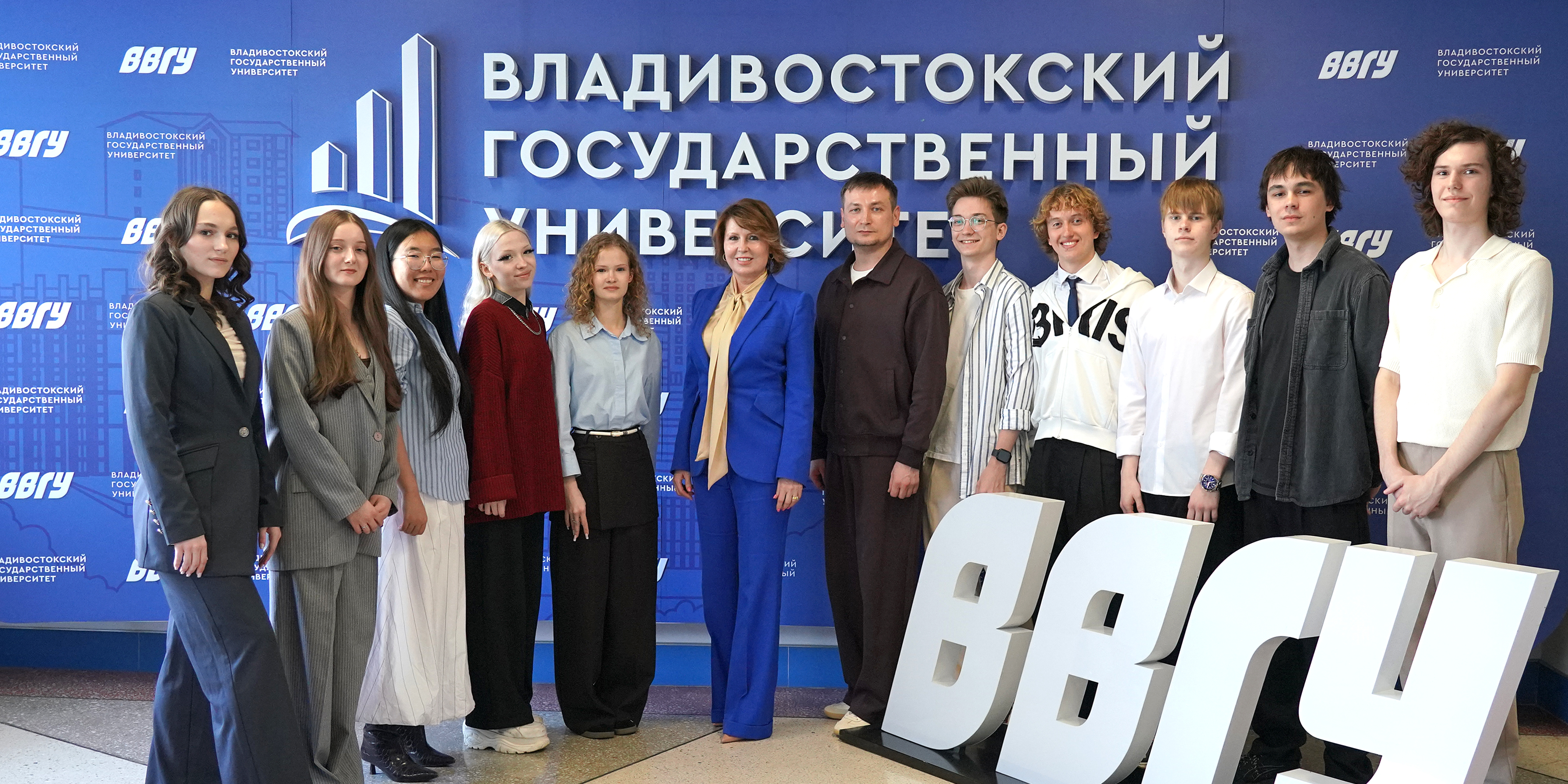 «Это уже успех»: ректор ВВГУ Татьяна Терентьева встретилась с финалистами юбилейного конкурса «Мисс и Мистер ВВГУ»