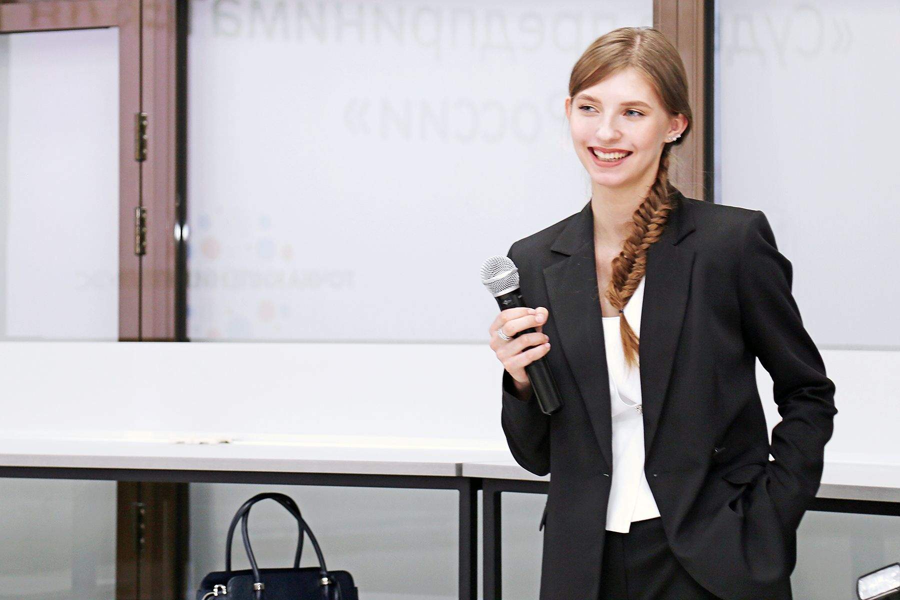 Выпускница кафедры экономики и управления ВГУЭС Ксения Антрушина разработала модель компетенций проектных специалистов для Правительства Приморского края