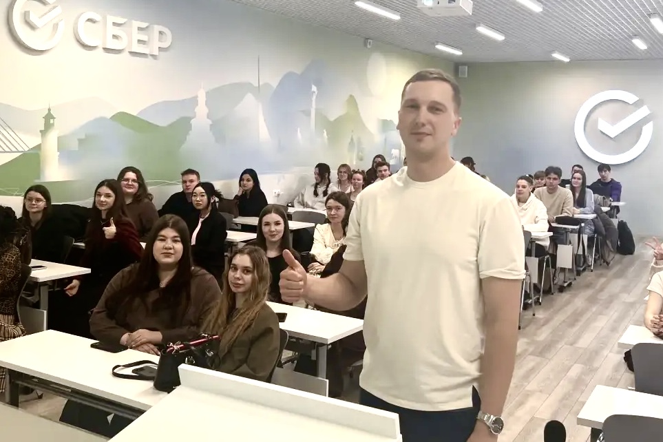 От мечты до бизнеса: Сбер знакомит студентов ВВГУ с перспективами работы на самого себя