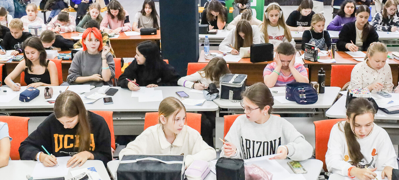 Школьники открыли для себя мир творчества на Дне пробника в ВВГУ