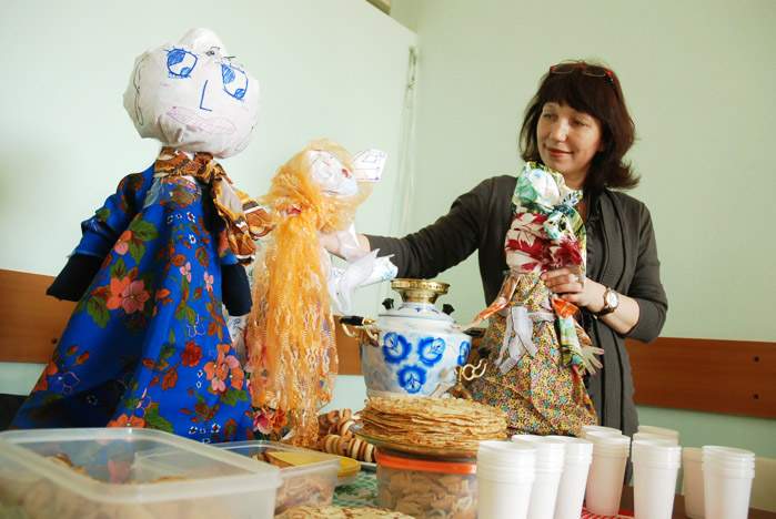 Иностранные студенты ВГУЭС отпраздновали Масленицу по-русски: потехами и блинами