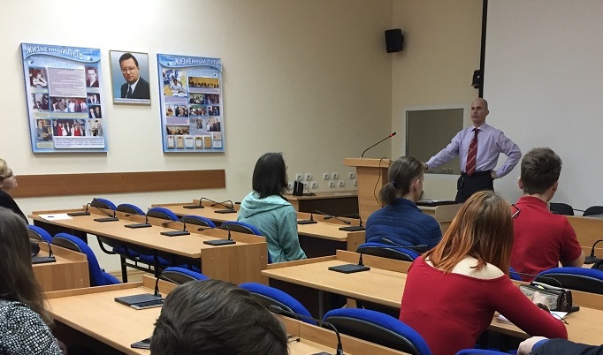 Встреча студентов-международников и регионоведов с председателем Союза организаций «Центр содействия иммиграции в Приморский край» Владиславом Звычайным