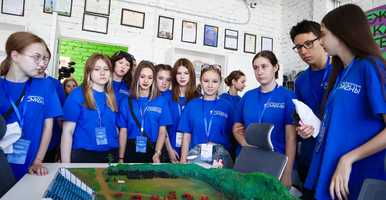 Участники «Университетских смен» ВВГУ посетили главное молодёжное пространство Приморья