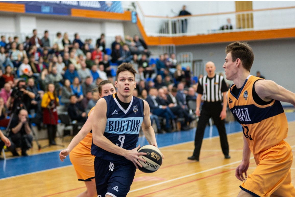 Студент ВГУЭС Роман Бричалов - звезда студенческого баскетбола