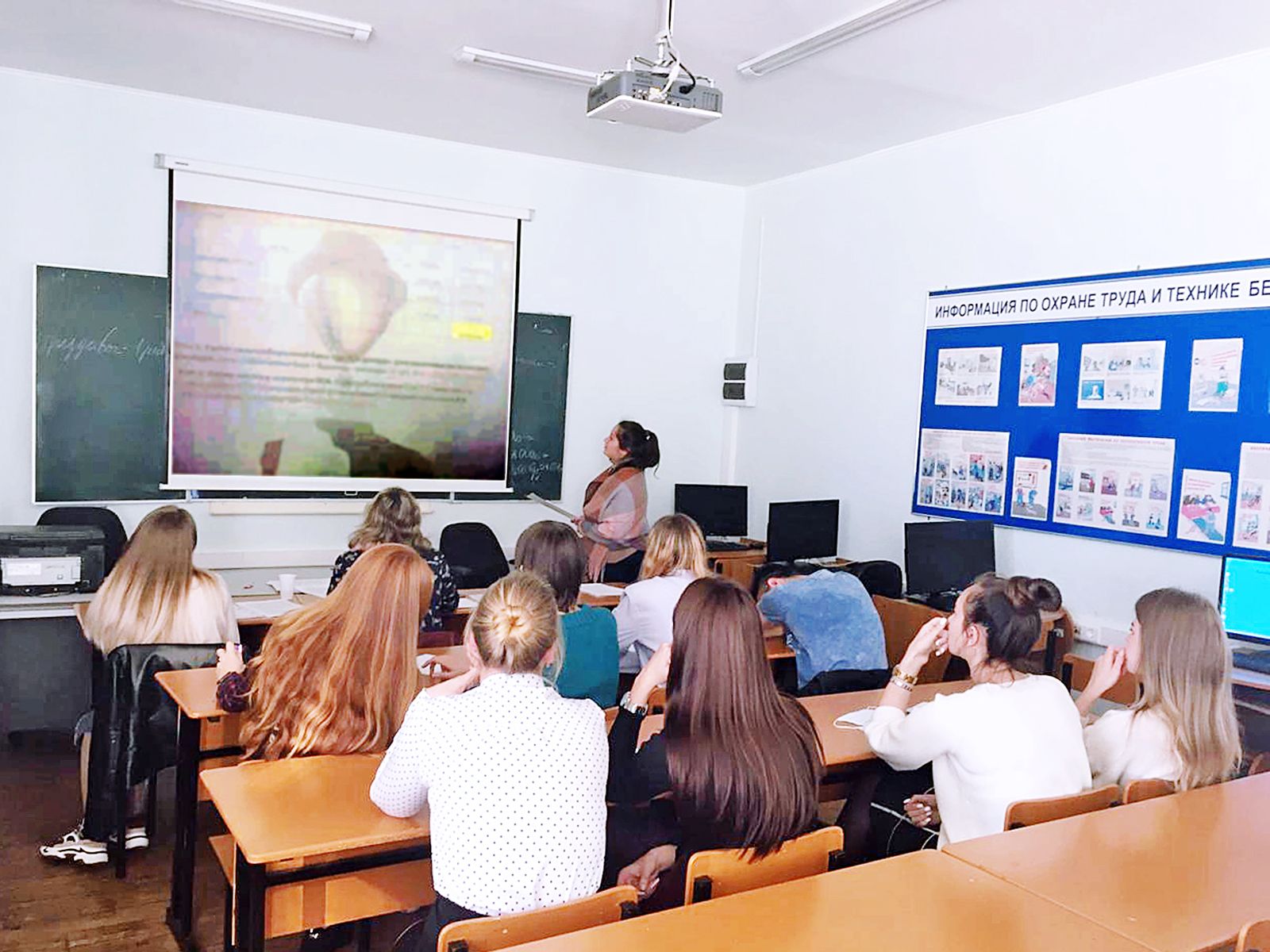 Студенты ВГУЭС успешно защитили свои навыки по компетенциям WorldSkills «Предпринимательство» и «Веб-дизайн и разработка»