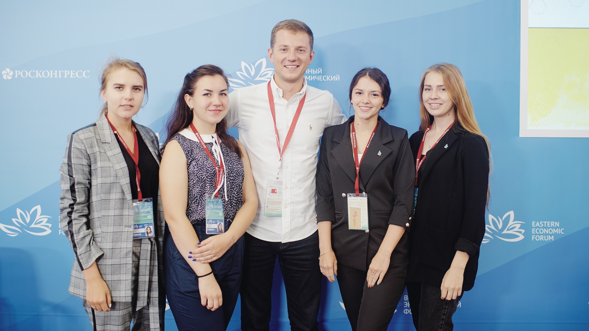 Руководители Центра волонтеров и Управления молодежной политики встретились с членами АВЦ на Восточном экономическом форуме