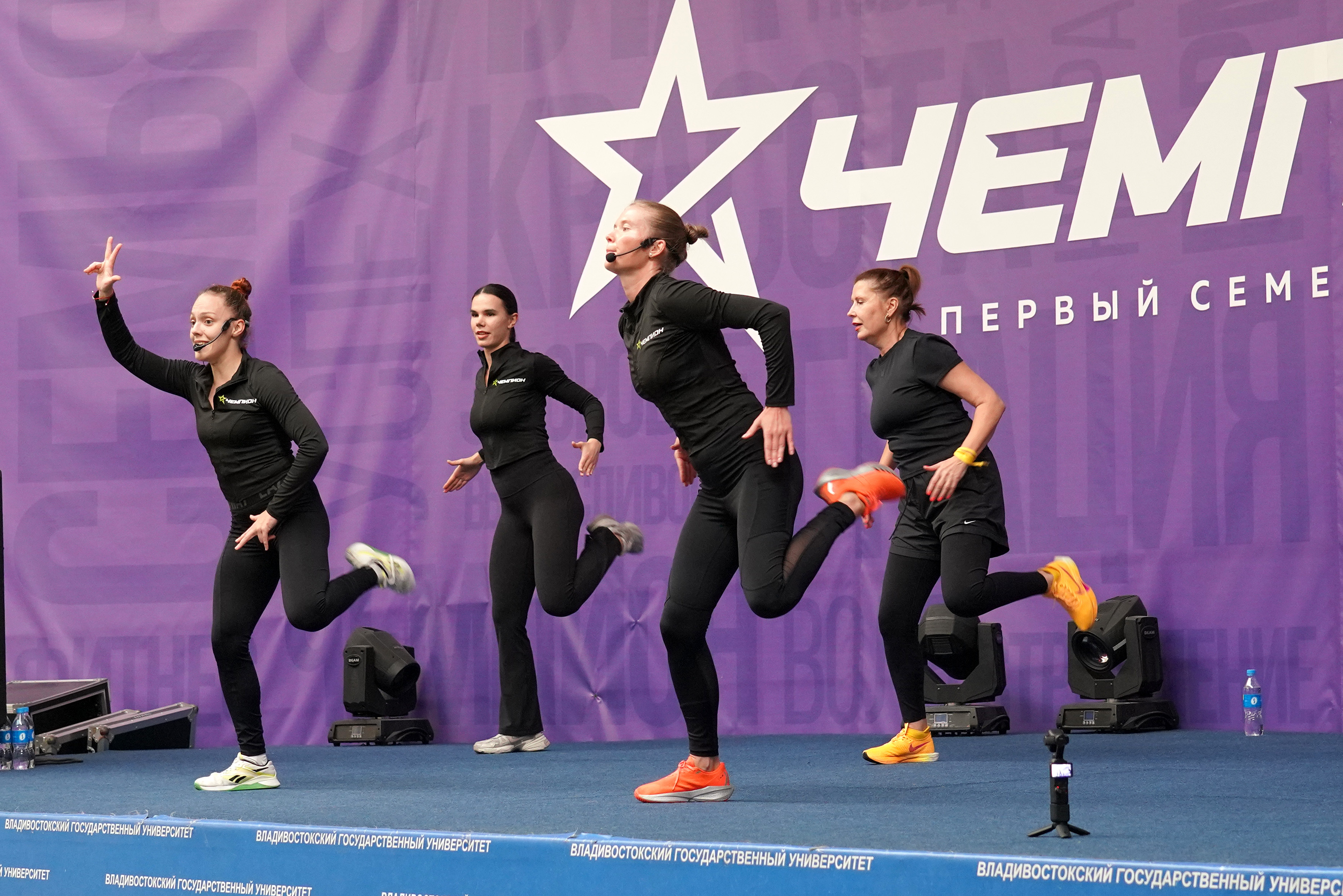 На корте СК «Чемпион» прошла вторая осенняя тренировка с ректором ВВГУ