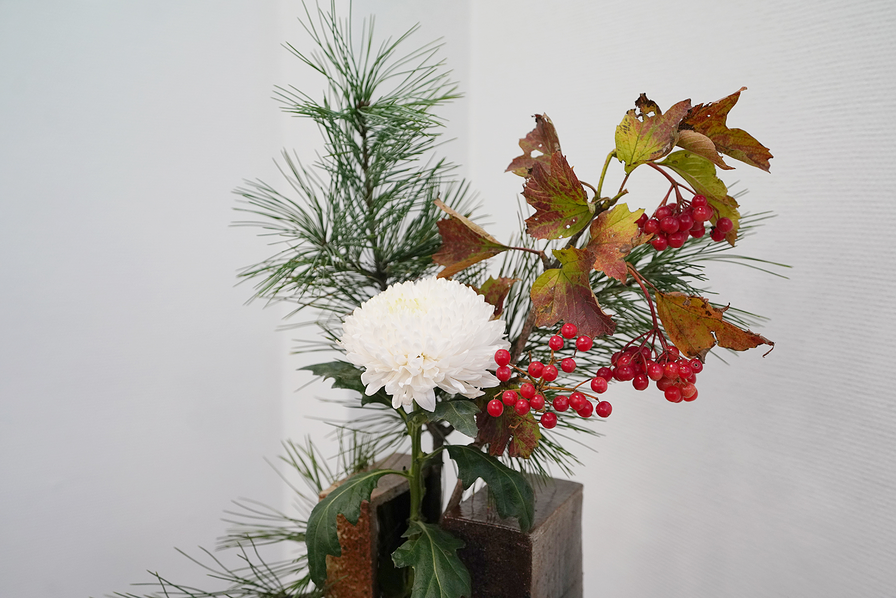 И линией, и цветом, и цветком: к выставке "В соавторстве с Природой"