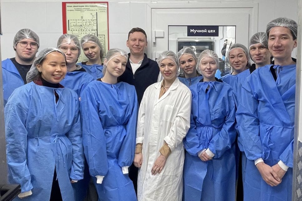 Студенты ВВГУ познакомились с «кулинарным сердцем» сети ресторанов «Супра»