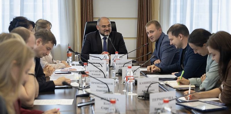 Константин Шестаков наградил сотрудников ВВГУ за вклад в проект «Владивосток – Молодёжная столица России»