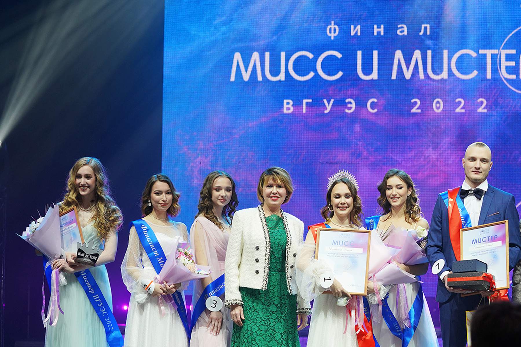 «Мисс и Мистер ВГУЭС 2022»: красота, интеллект, творчество