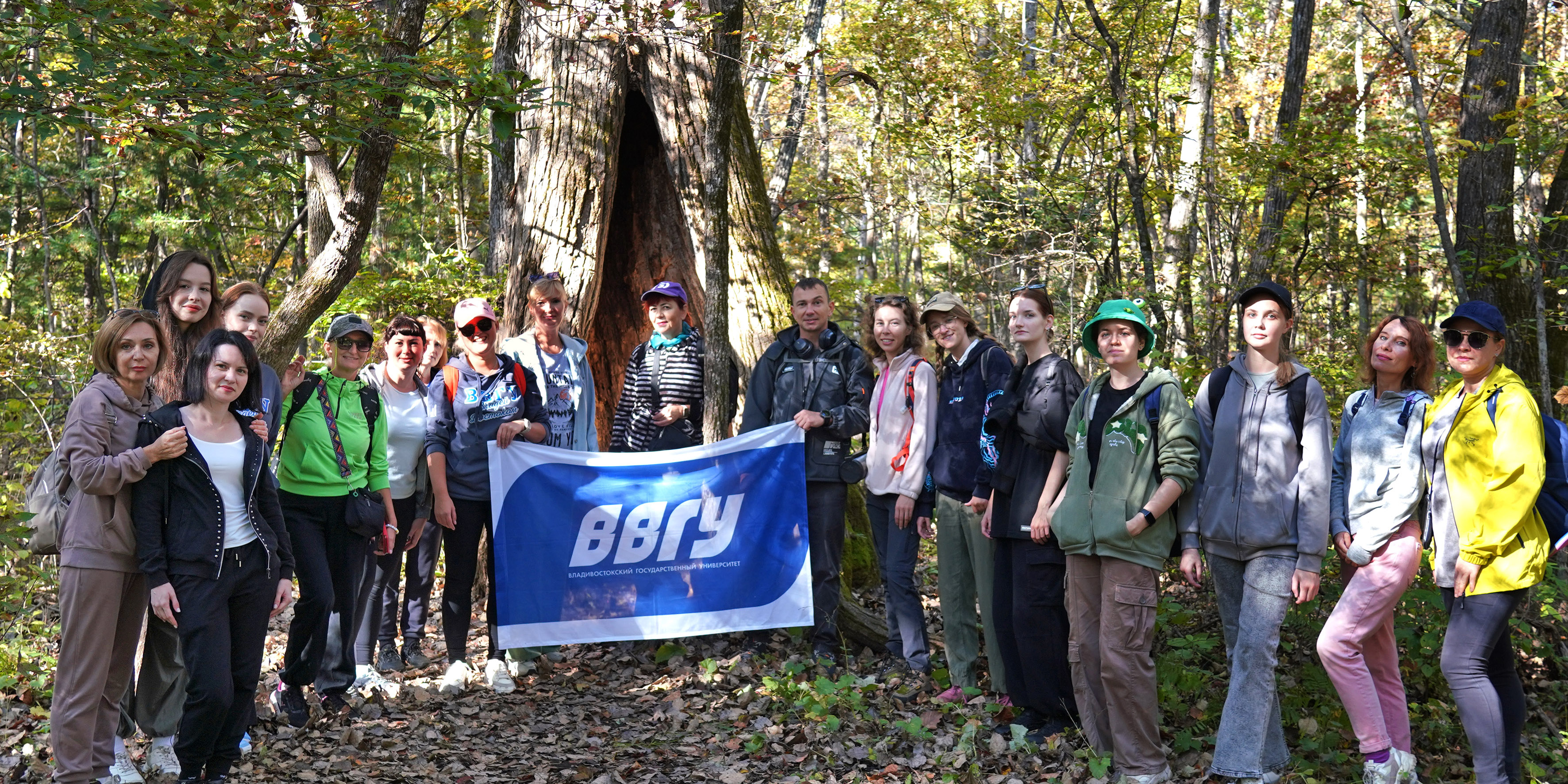 Корпоративный выезд: сотрудники ВВГУ посетили одну из главных достопримечательностей Приморья – Смольные водопады