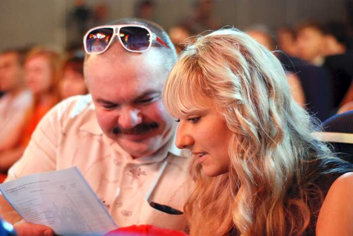 300 выпускников специалитета, бакалавриата и 34 магистра Института международного бизнеса и экономики отметили свой выпускной.