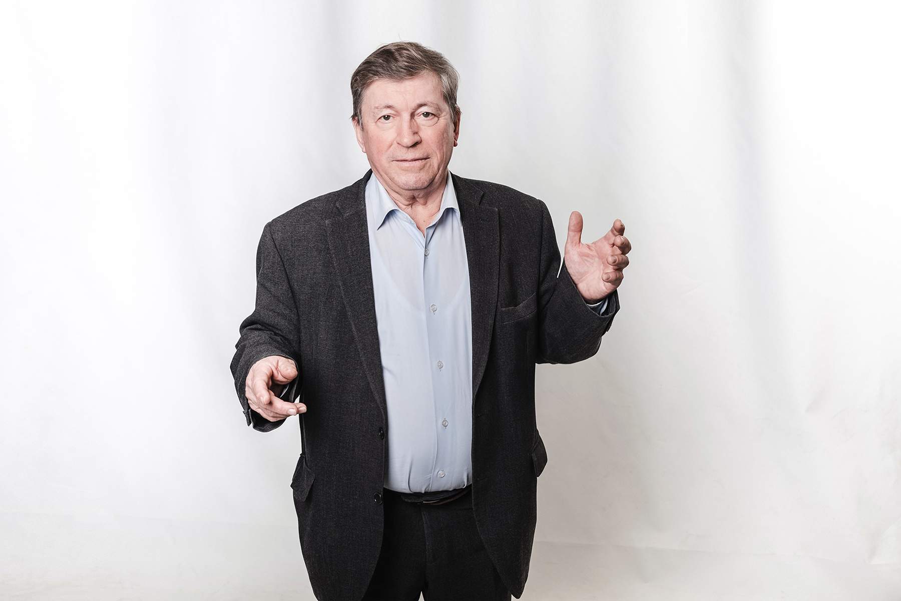 Поздравление профессору Александру Латкину с 75-летним юбилеем от ректора и президента ВГУЭС