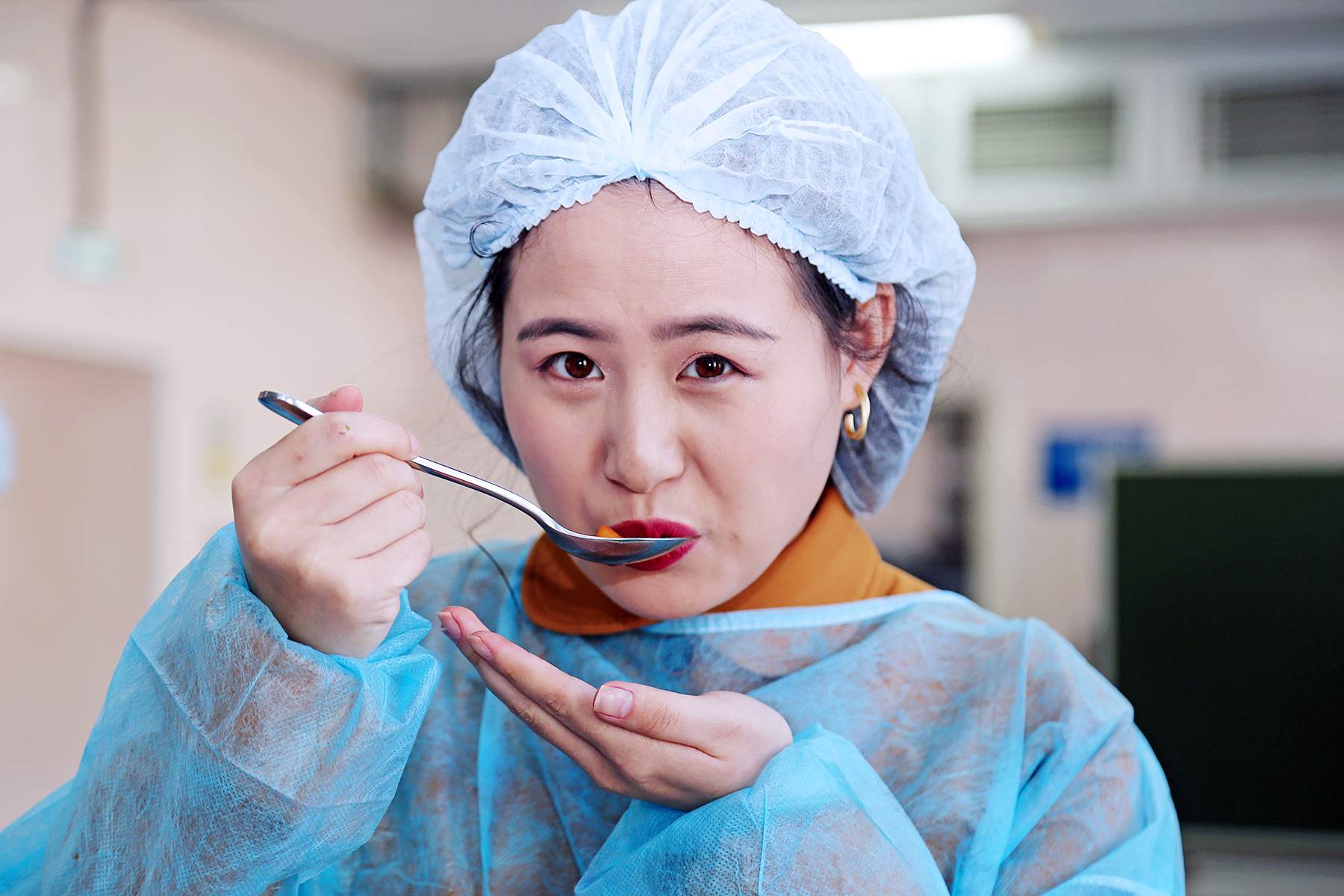 Смотри и выбирай: иностранные студенты ВГУЭС готовят борщ в эфире телеканала ОТВ-Прим