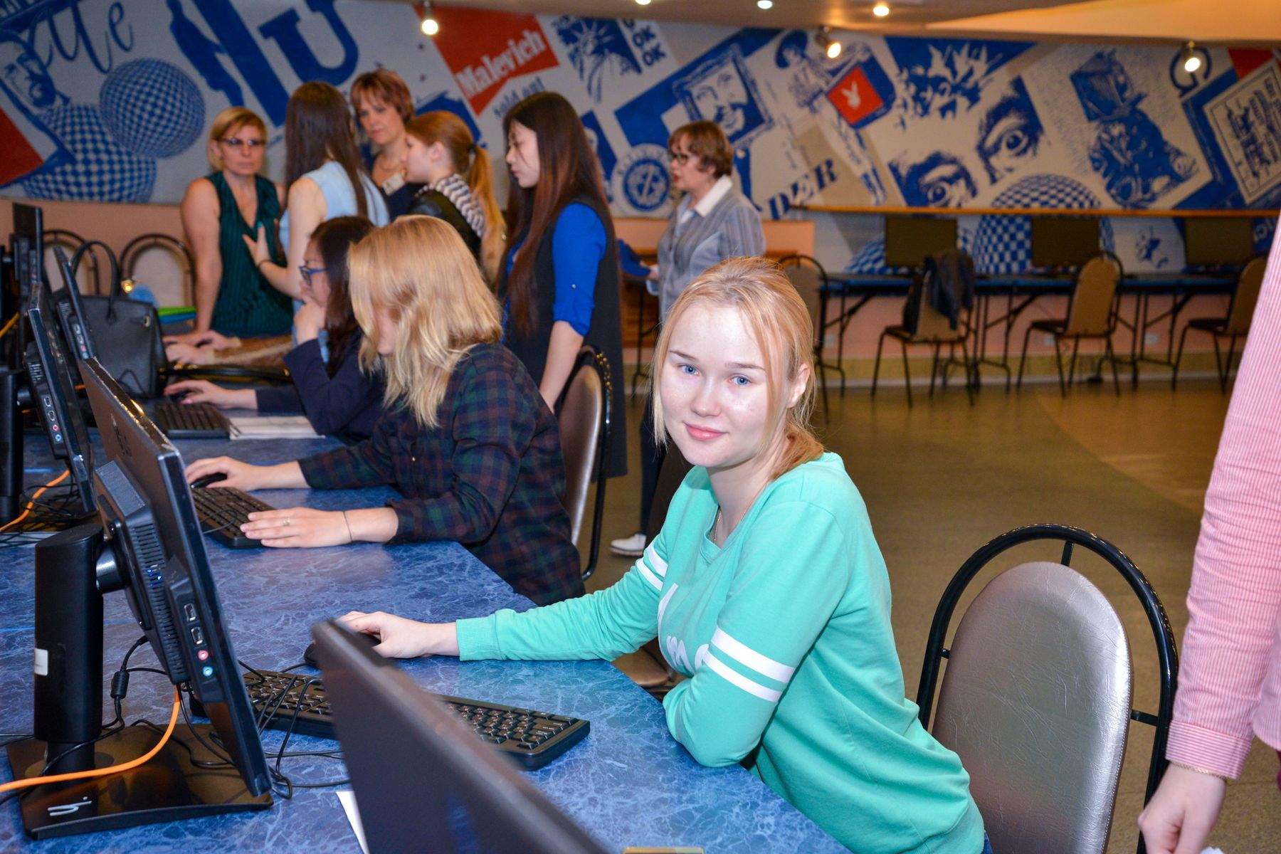 Первая неделя приёмной кампании:  200 выпускников стали абитуриентами ВГУЭС