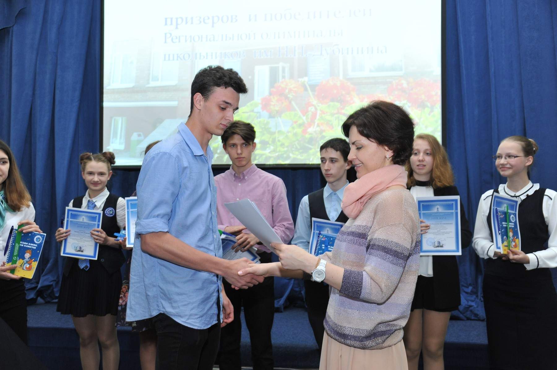 В ШИОД наградили победителей и призеров Региональной предметной олимпиады для школьников им. Н.Н.Дубинина