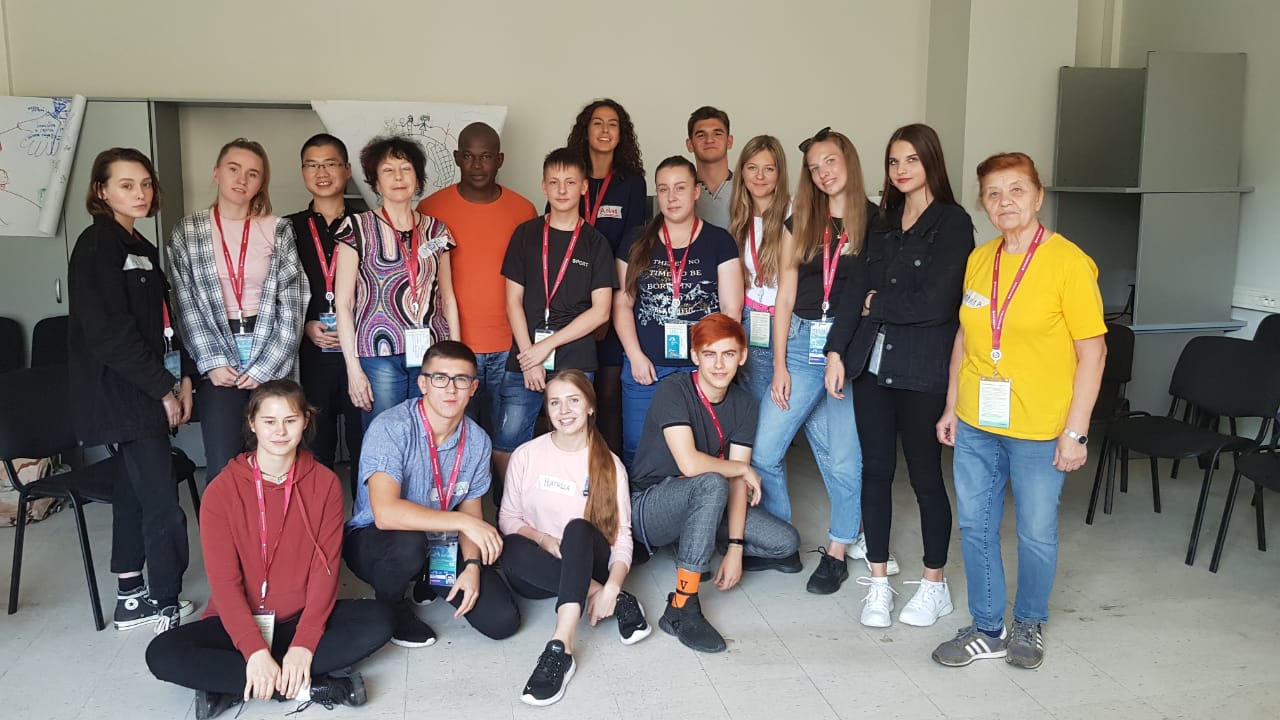 Команда #молодежьвгуэс и #молодежьпк провели тренинги для волонтеров ВЭФ