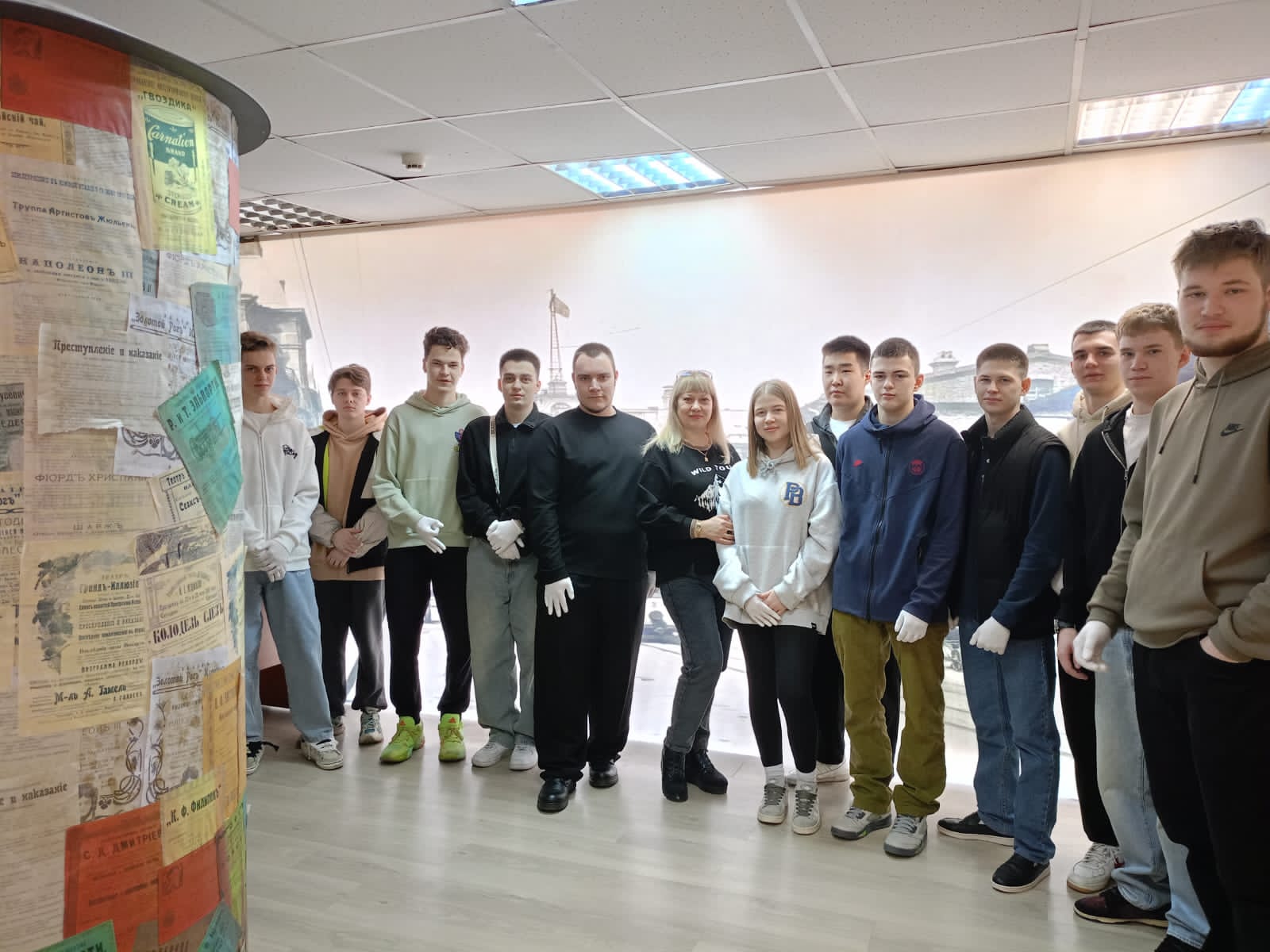 Студенты побывали на экскурсии в Государственном архиве Приморского края