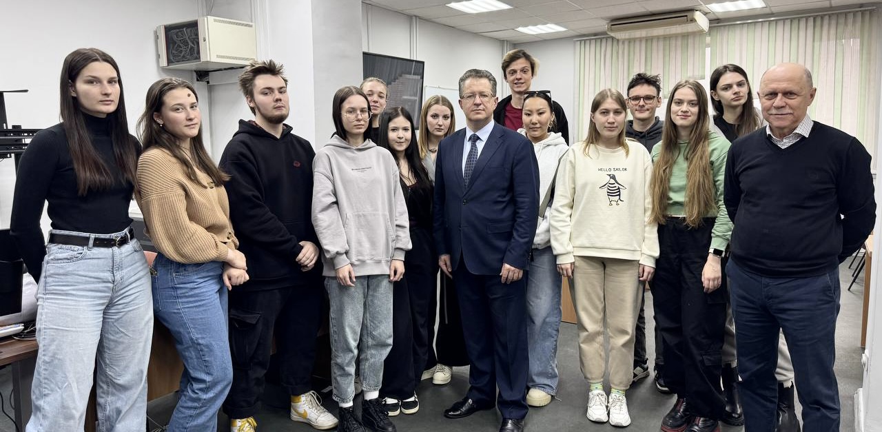 Дальневосточное главное управление Центрального банка России провело встречу со студентами ВВГУ