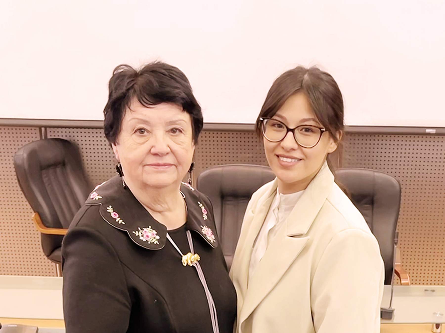 Поздравляем Ден Валерию с успешной защитой диссертации на соискание ученой степени кандидата культурологии