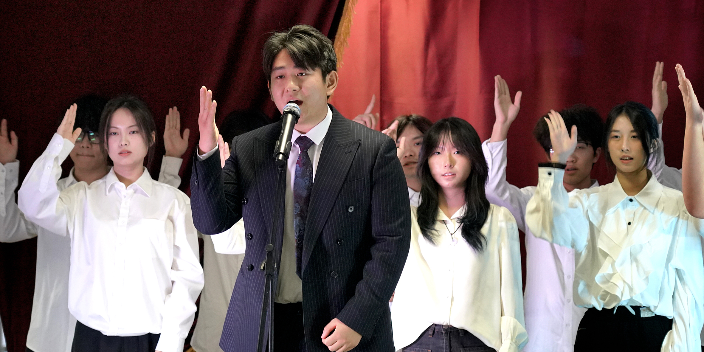 «Звёздная осень»: в ВВГУ прошёл ежегодный фестиваль творчества самых талантливых студентов и сотрудников университета