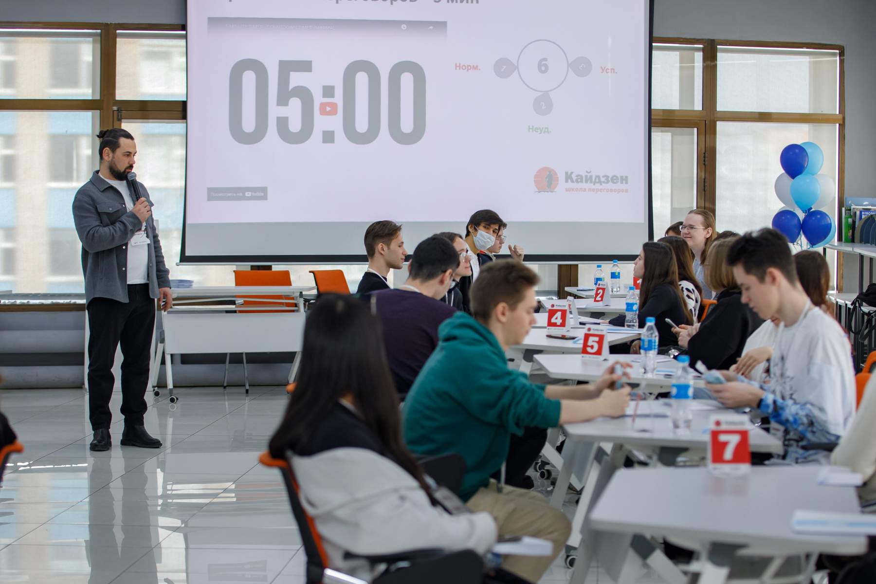 Деловая игра как метод обучения: студенты ВВГУ освоили навыки ведения переговоров