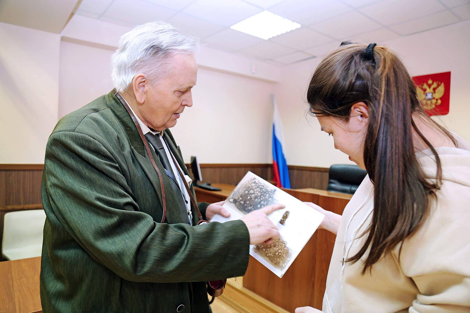 Каждому хотелось сказать: «Я там был», а я мог сказать: «Я это снимал!» – профессор ВГУЭС вспоминает первые минуты Юрия Гагарина после приземления