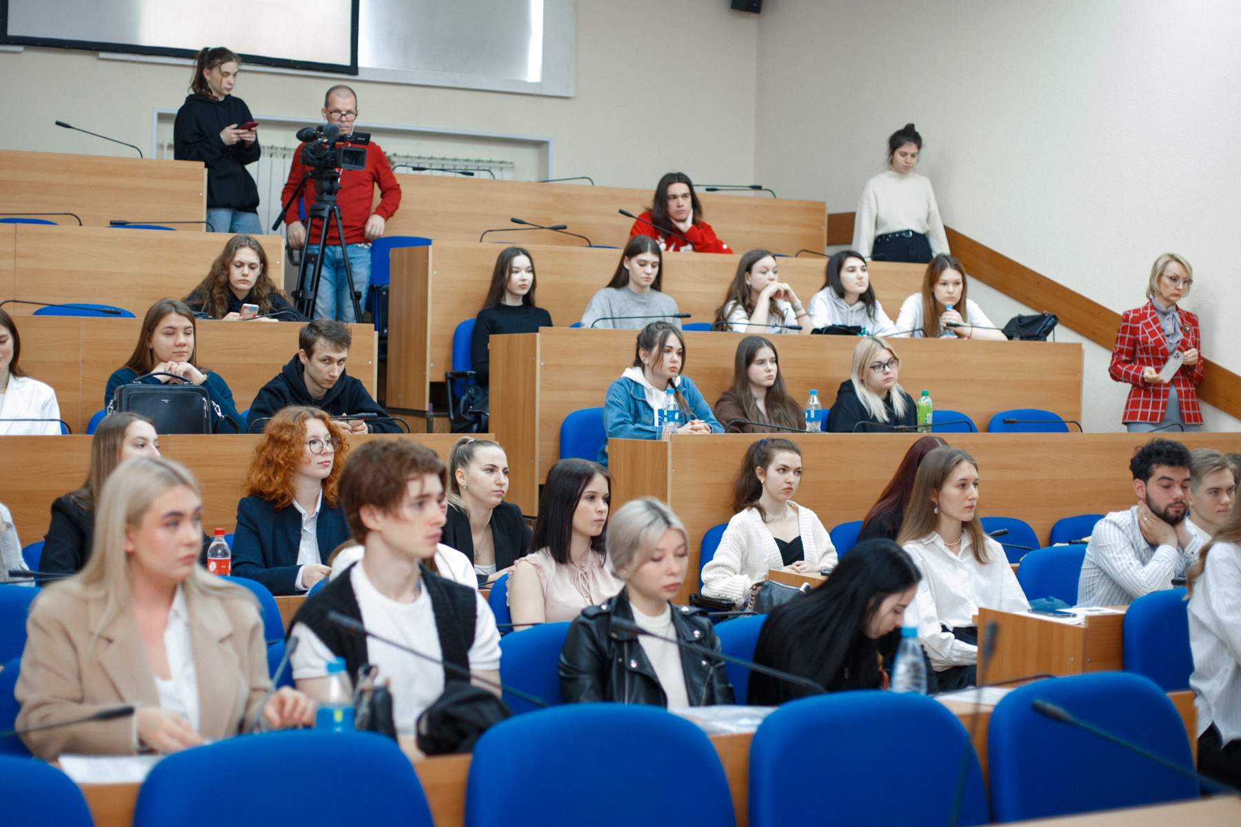 «Healthy bar» и помощь бездомным животным: студенты Высшей школы телевидения защитили собственные социальные проекты