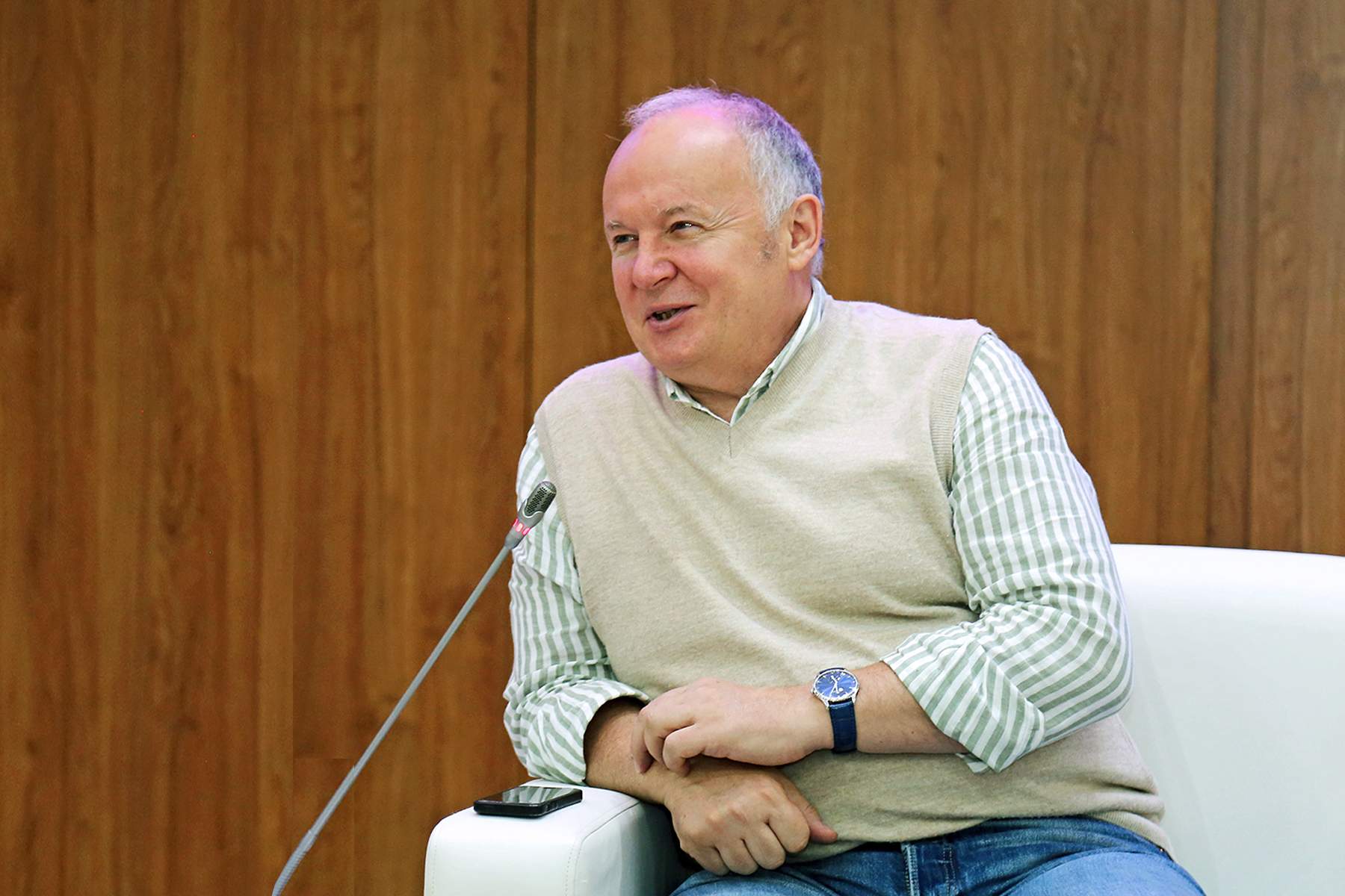 Заместитель полномочного представителя Президента РФ в ДФО Григорий Куранов объяснил необходимость патриотического воспитания молодежи ВГУЭС