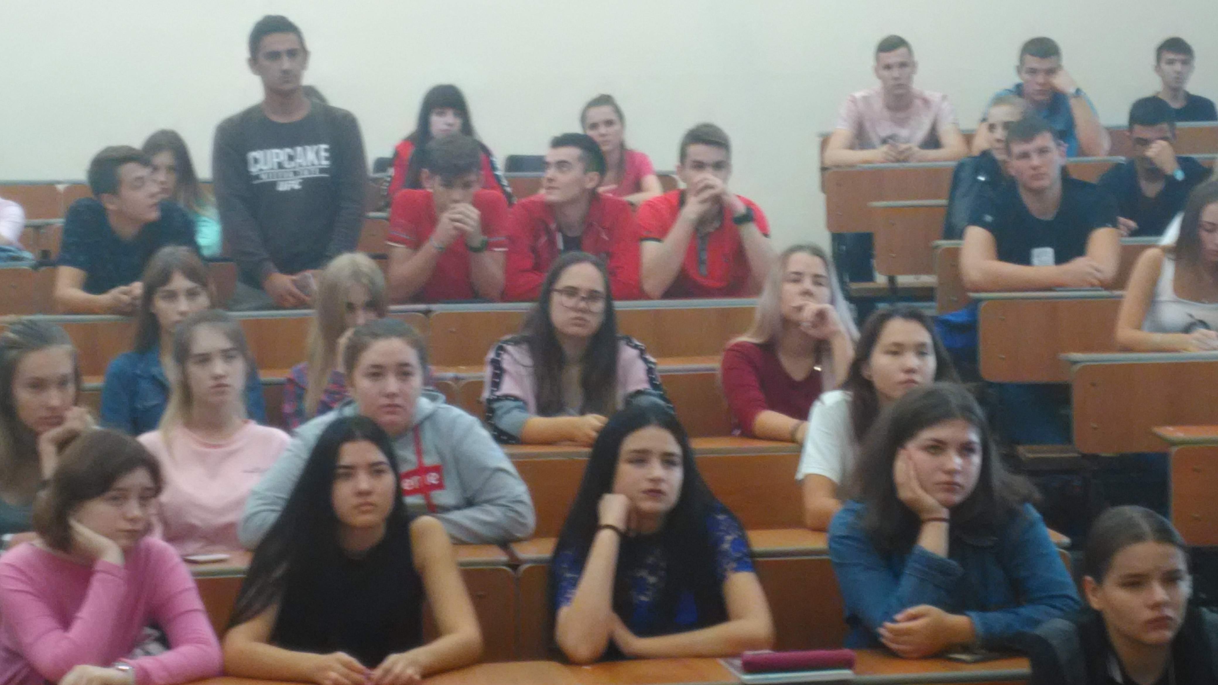 В Академическом колледже ВГУЭС прошло организационное собрание первокурсников, проживающих в общежитии.