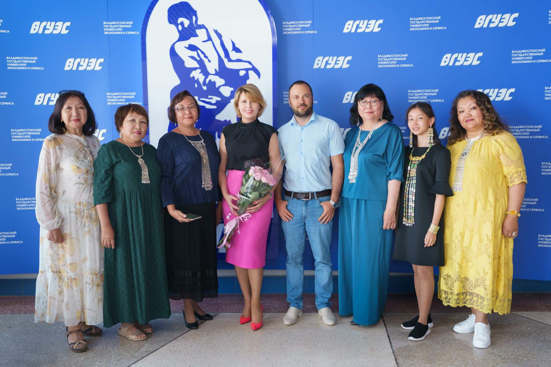 Выпускники ВГУЭС из Якутии поздравляют родной университет