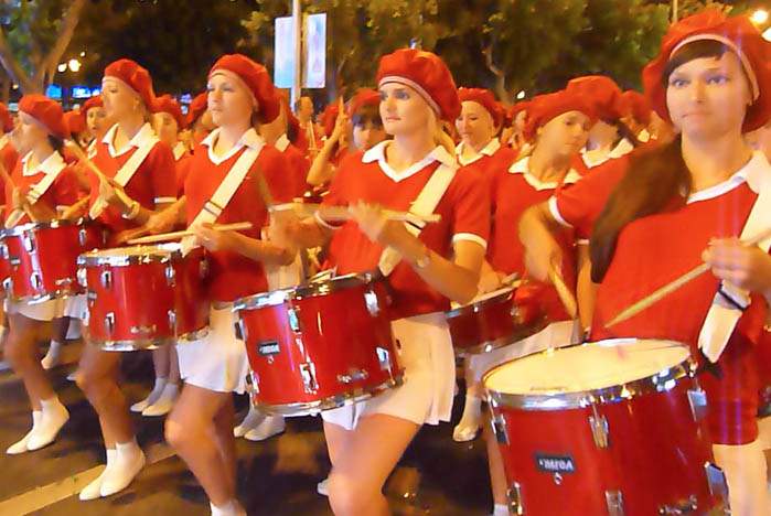 Студенты колледжа сервиса и дизайна ВГУЭС приняли участие в Международном фестивале и поздравили кинотеатр «Галактика»