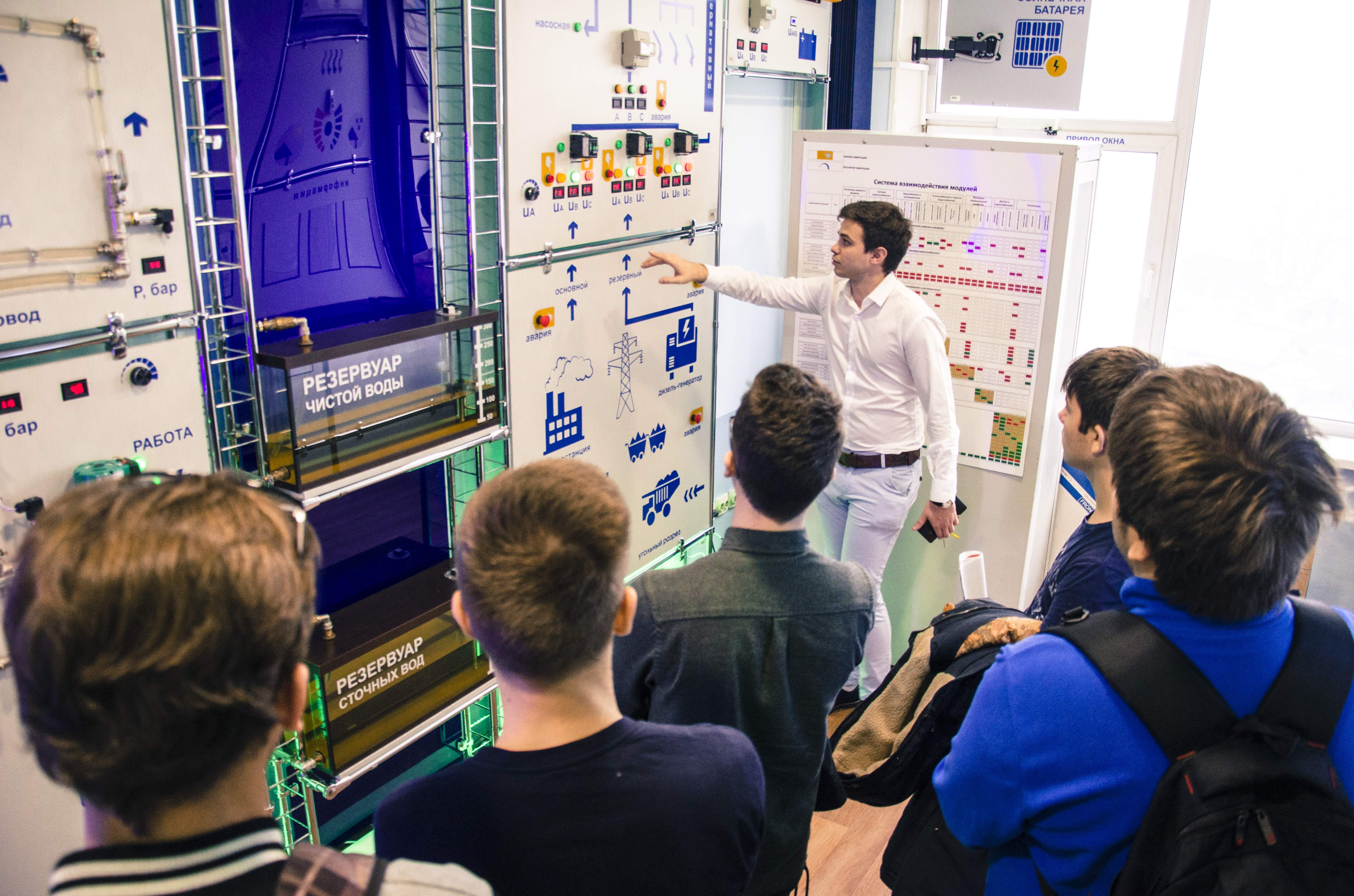 Во ВГУЭС прошла смена для старшеклассников «Траектория»