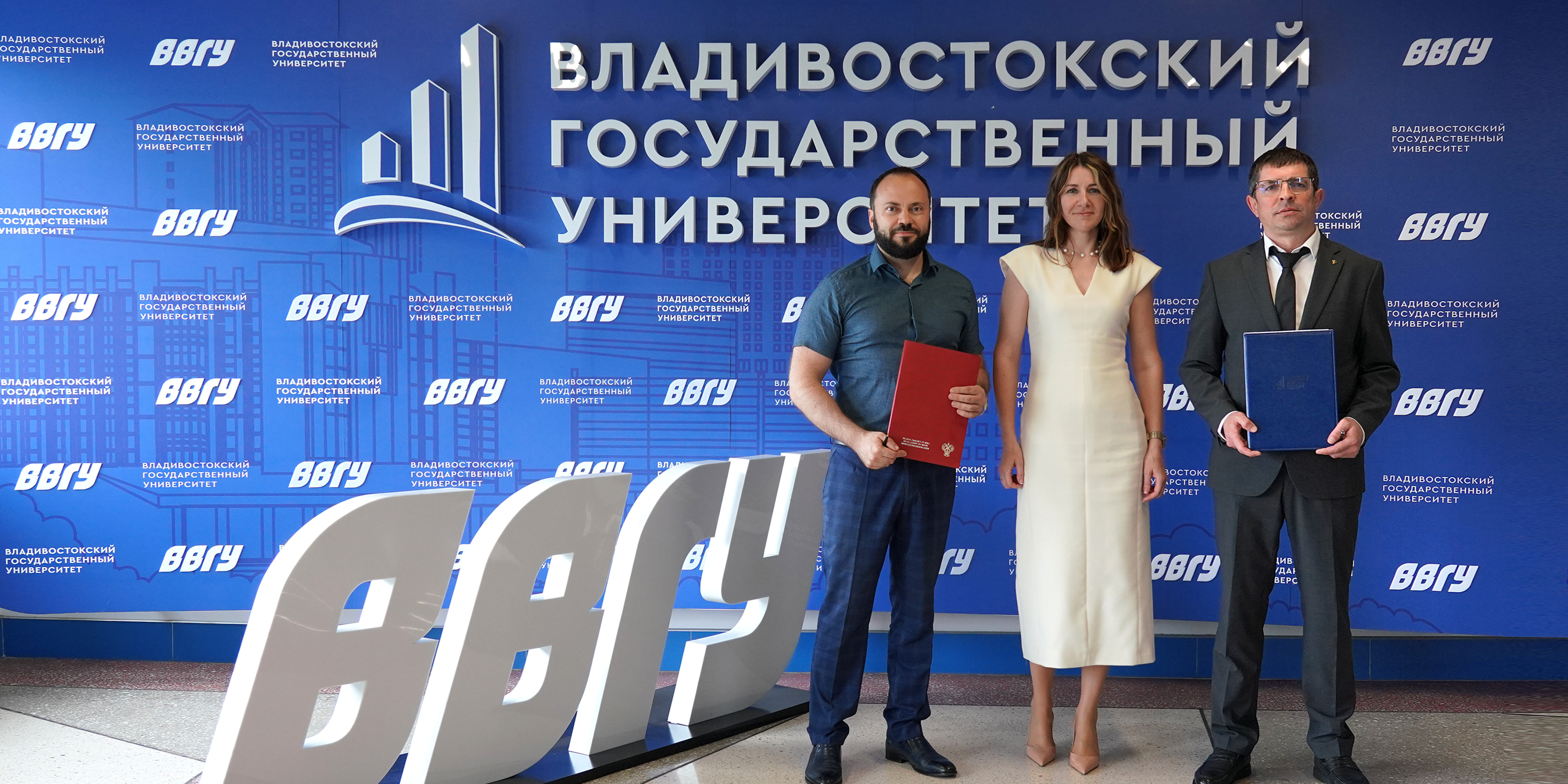 Росприроднадзор и ВВГУ подписали соглашение об экологическом просвещении и поддержке талантливой молодежи