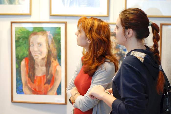 Студенты кафедры рисунка и живописи выставили свои конкурсные работы в Музейно-выставочном комплексе ВГУЭС