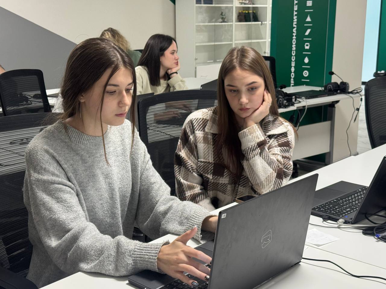 Кластерная тренировка по развитию профессиональных компетенций в сфере экскурсионного обслуживания прошла в ВВГУ