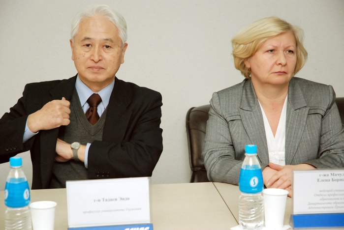 Проректор по учебной работе ВГУЭС Ирина Черная рассказала коллегам из Японии, как проходит интеграция российской системы образования в Болонский процесс