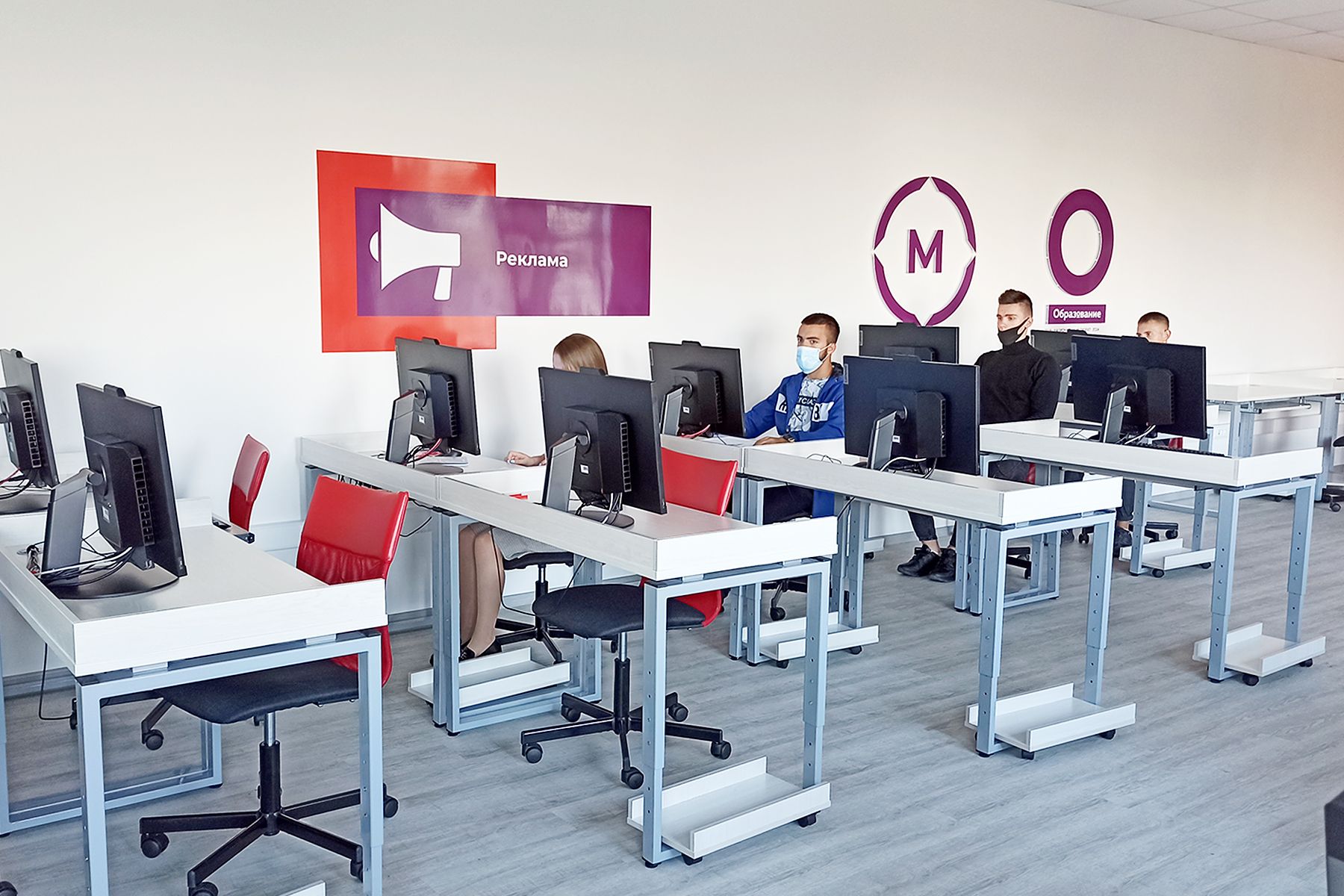 Демонстрационный экзамен по стандартам WS по компетенции «Реклама» сдали студенты ВГУЭС