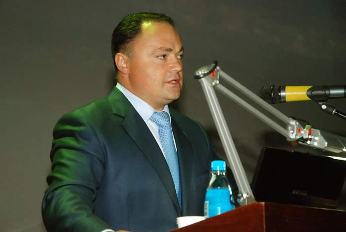 Мэр Владивостока Игорь Пушкарев объяснил, почему во Владивостоке перед студентами ВГУЭС открываются самые блестящие перспективы