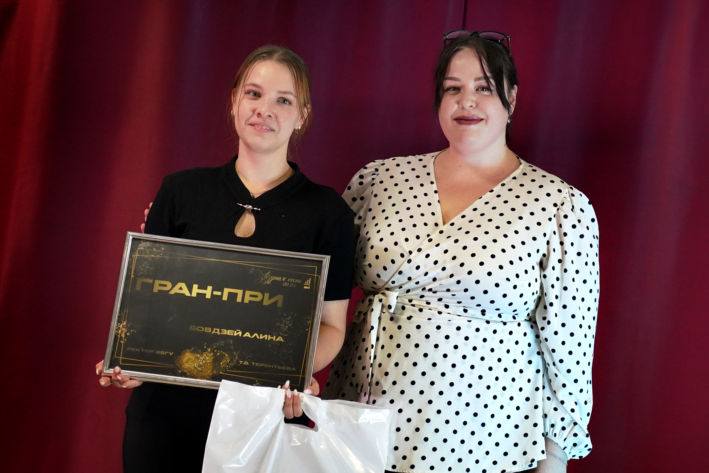 «Звёздная осень»: в ВВГУ прошёл ежегодный фестиваль творчества самых талантливых студентов и сотрудников университета