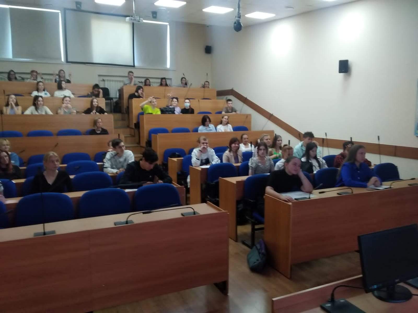 Студенты АК пишут Диктант Победы