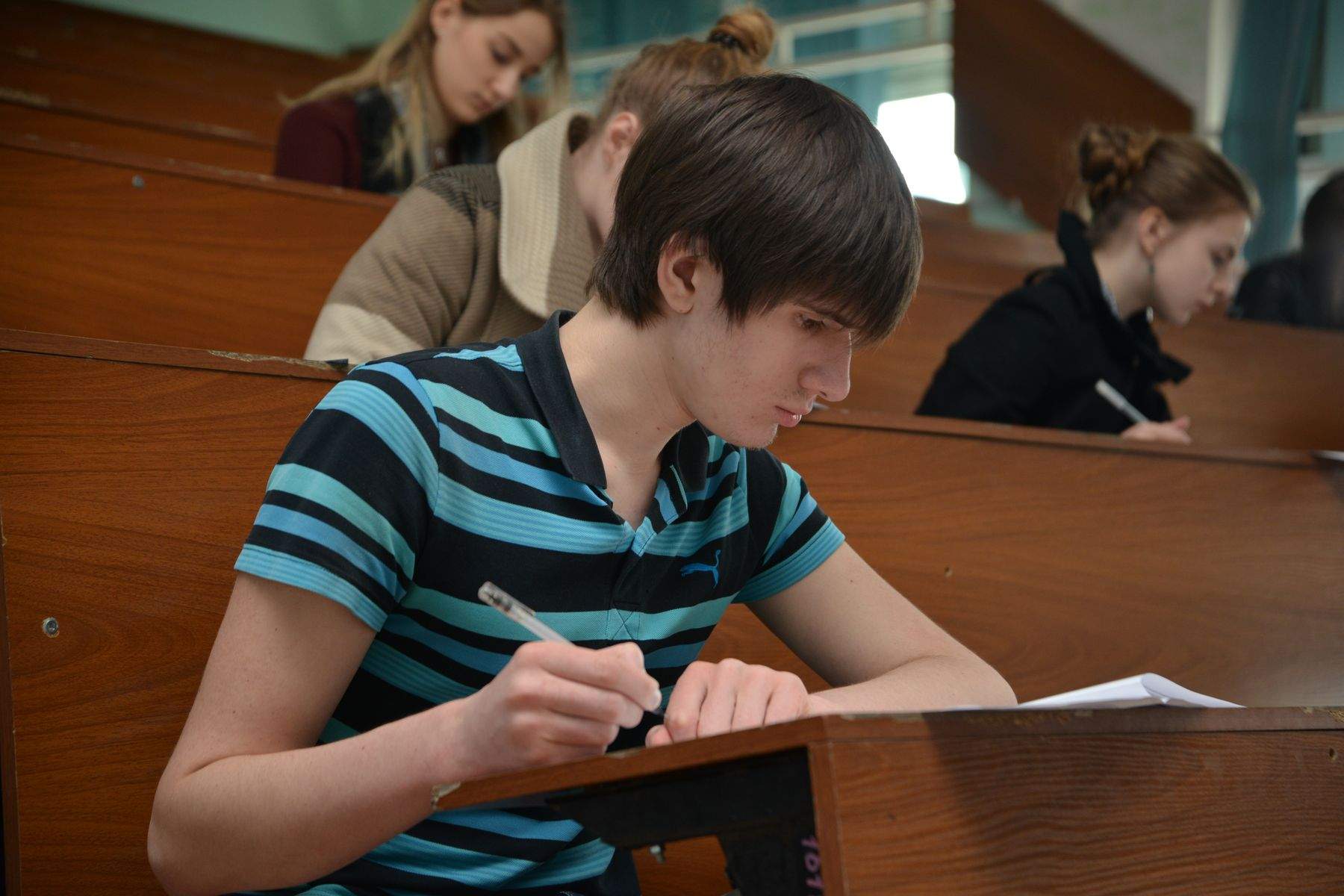 Старшеклассники получают дополнительные баллы ЕГЭ на олимпиаде по английскому языку