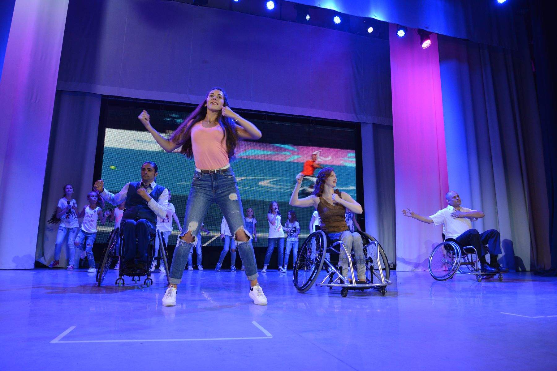 Дипломная работа студентки ВГУЭС дала начало танцевальному проекту «Движение без границ»