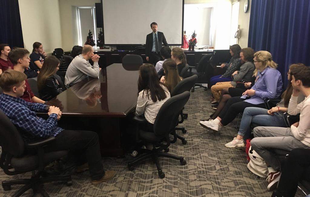 Студенты-международники отметили «День Земли» в Генеральном консульстве США во Владивостоке